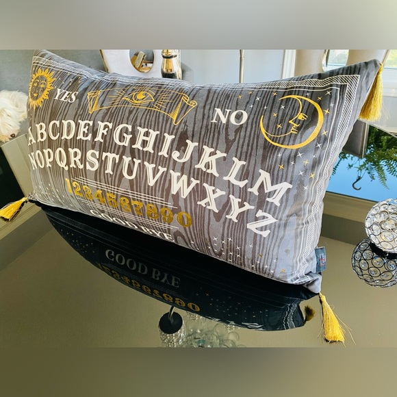 Ouija cushion like new - Picture 2 of 12
